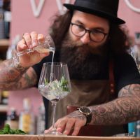 Vorschau: Gin & Tonic Celebration Nr. 46, Inhalt: 640 ml, D: 105 mm, H: 222 mm Vorschau: Gin & Tonic Celebration Nr. 46, Inhalt: 640 ml, D: 105 mm, H: 222 mm