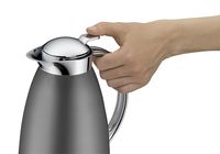 Vorschau: Isolierkanne Alfi GUSTO, Inhalt: 1,0 ltr., Farbe: Space Grau poliert Vorschau: Isolierkanne Alfi GUSTO, Inhalt: 1,0 ltr., Farbe: Space Grau poliert
